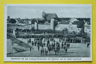 AK Ingolstadt / 1910-1920er Jahre / kgl. Ludwigs Realschule / Spazierhof / Architektur Schule Schüler